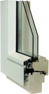 Flächenbündiges Holz-Alu-Fenster für zeitgemäße Architektur